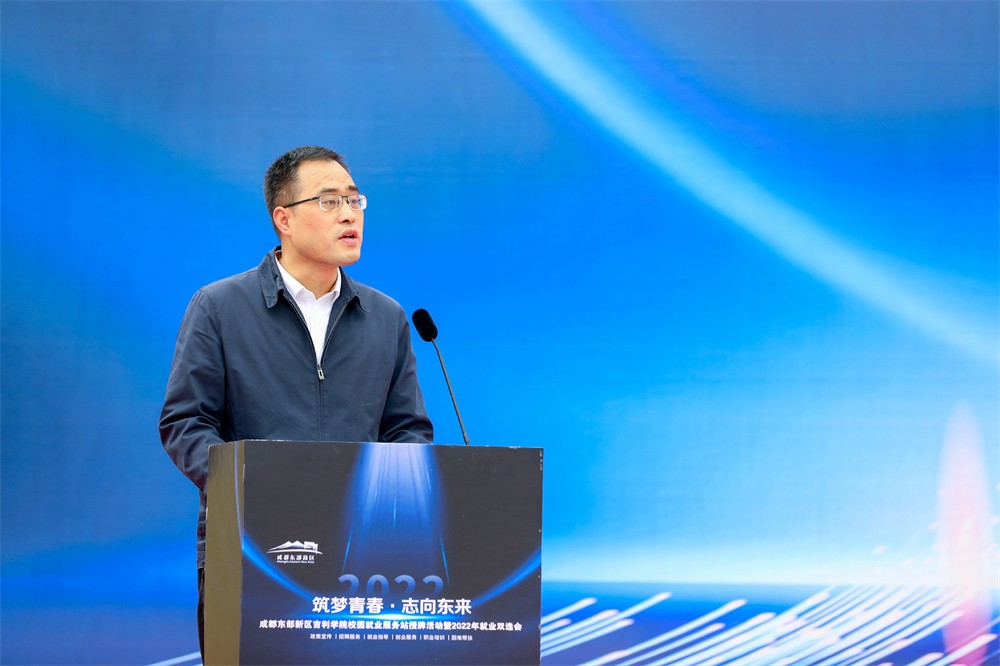 钟 强 成都市就业服务管理局副局长~1.jpg